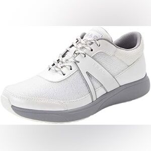 TRAQ by Alegria Qarma smart walking shoe sneakers white size 38